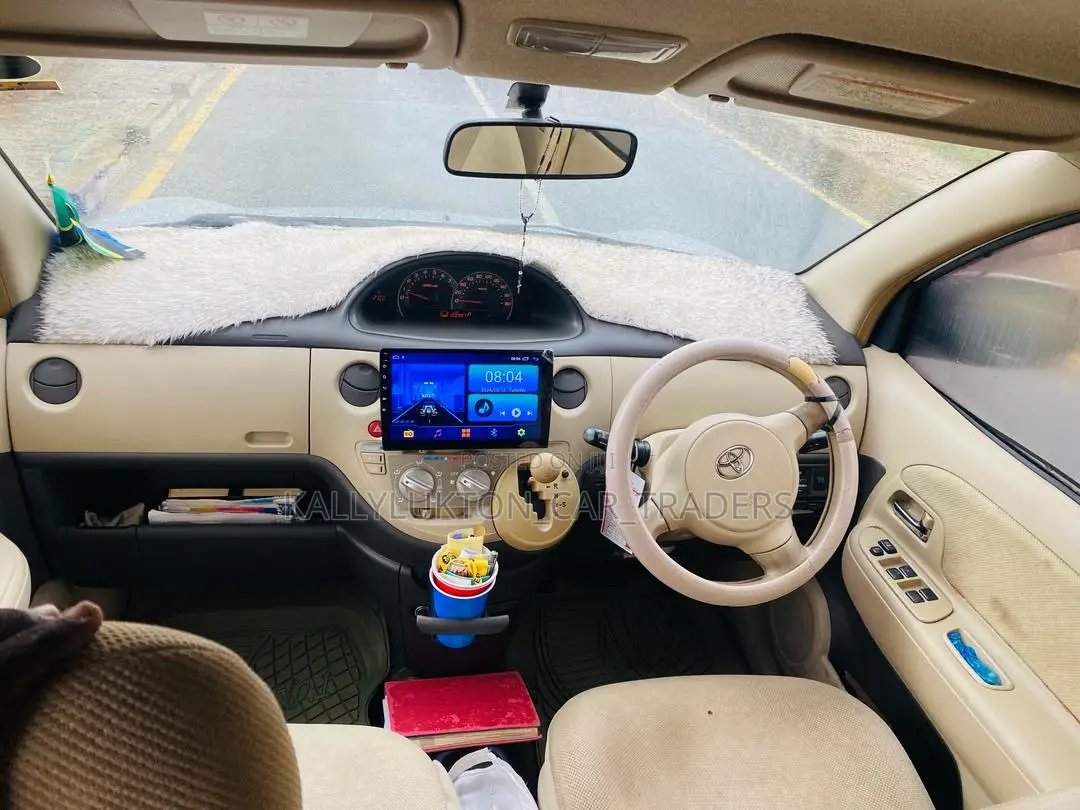 Toyota Sienta 2005 Silver