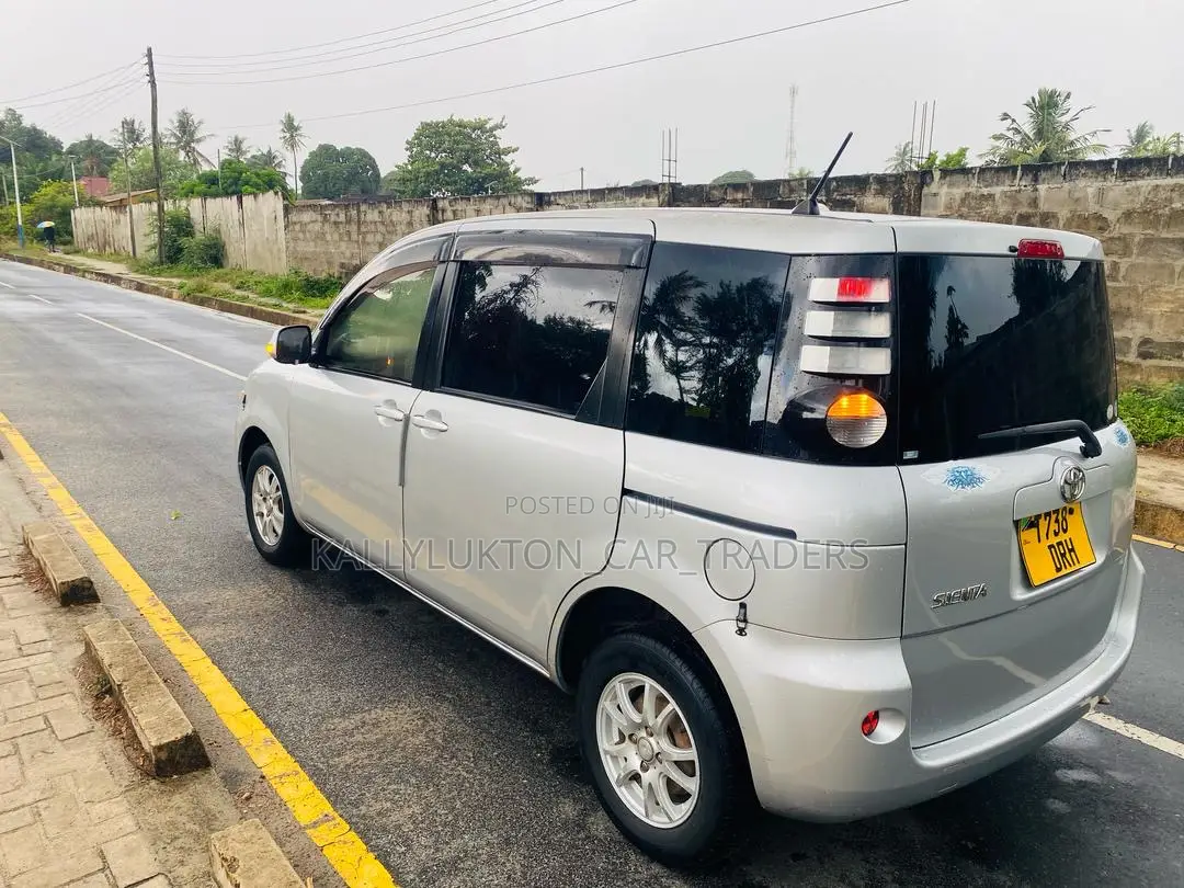 Toyota Sienta 2005 Silver