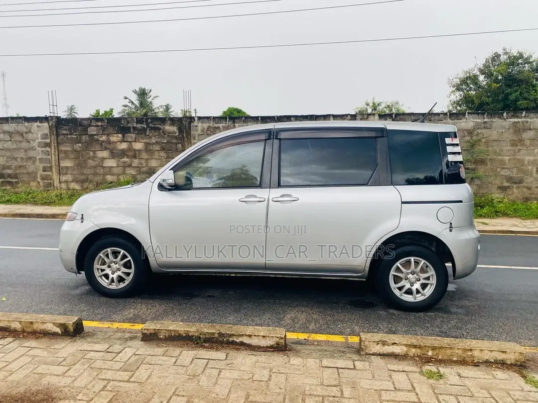 Toyota Sienta 2005 Silver