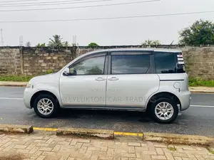 Toyota Sienta 2005 Silver