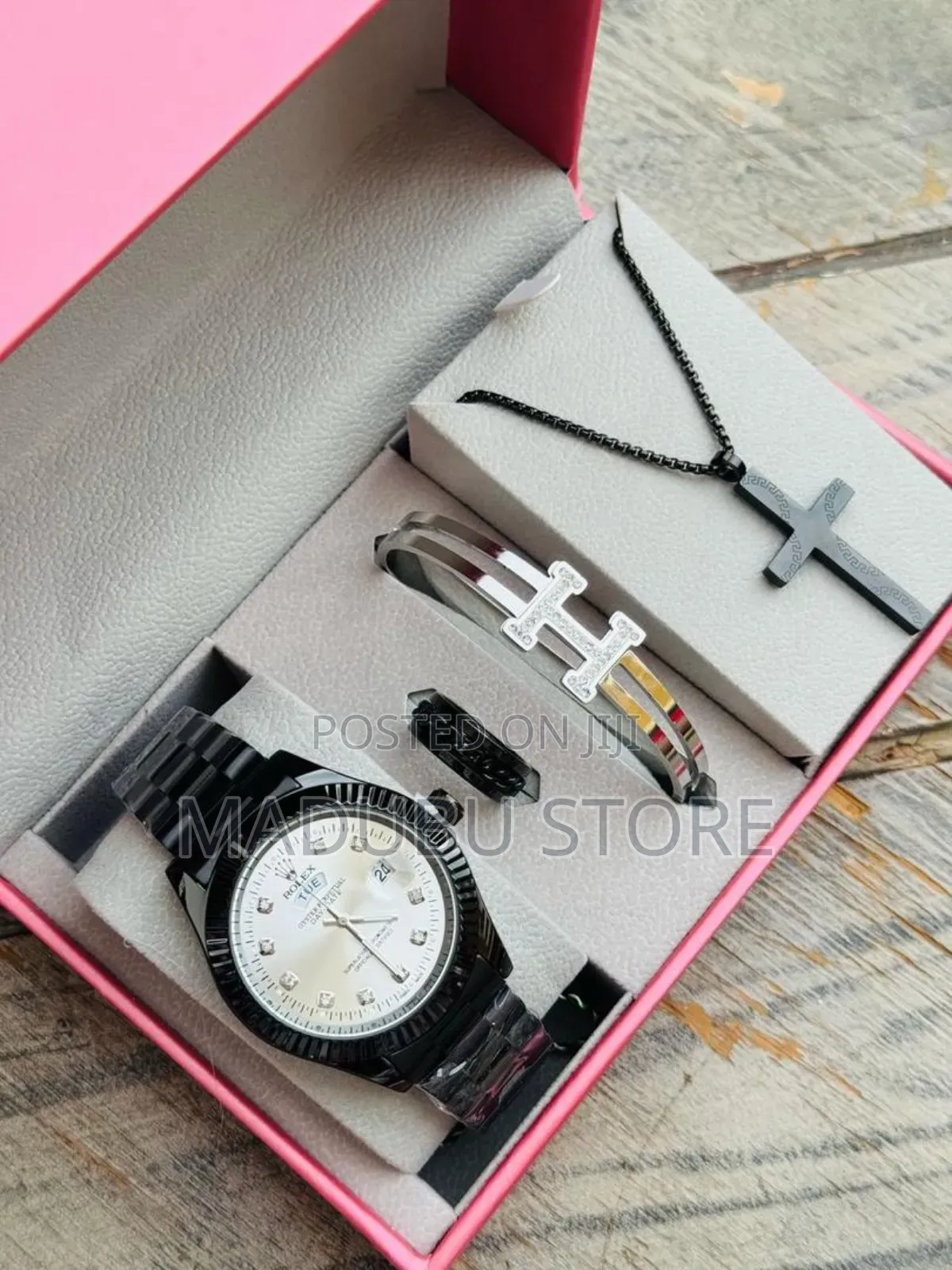 Men' Set of Watch, Bracelet and Necklace.