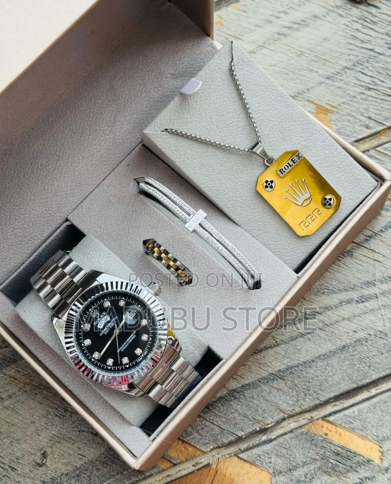 Men' Set of Watch, Bracelet and Necklace.