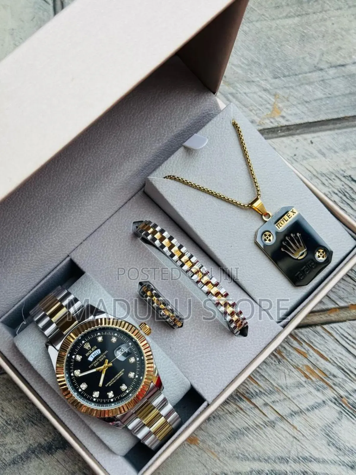 Men' Set of Watch, Bracelet and Necklace.