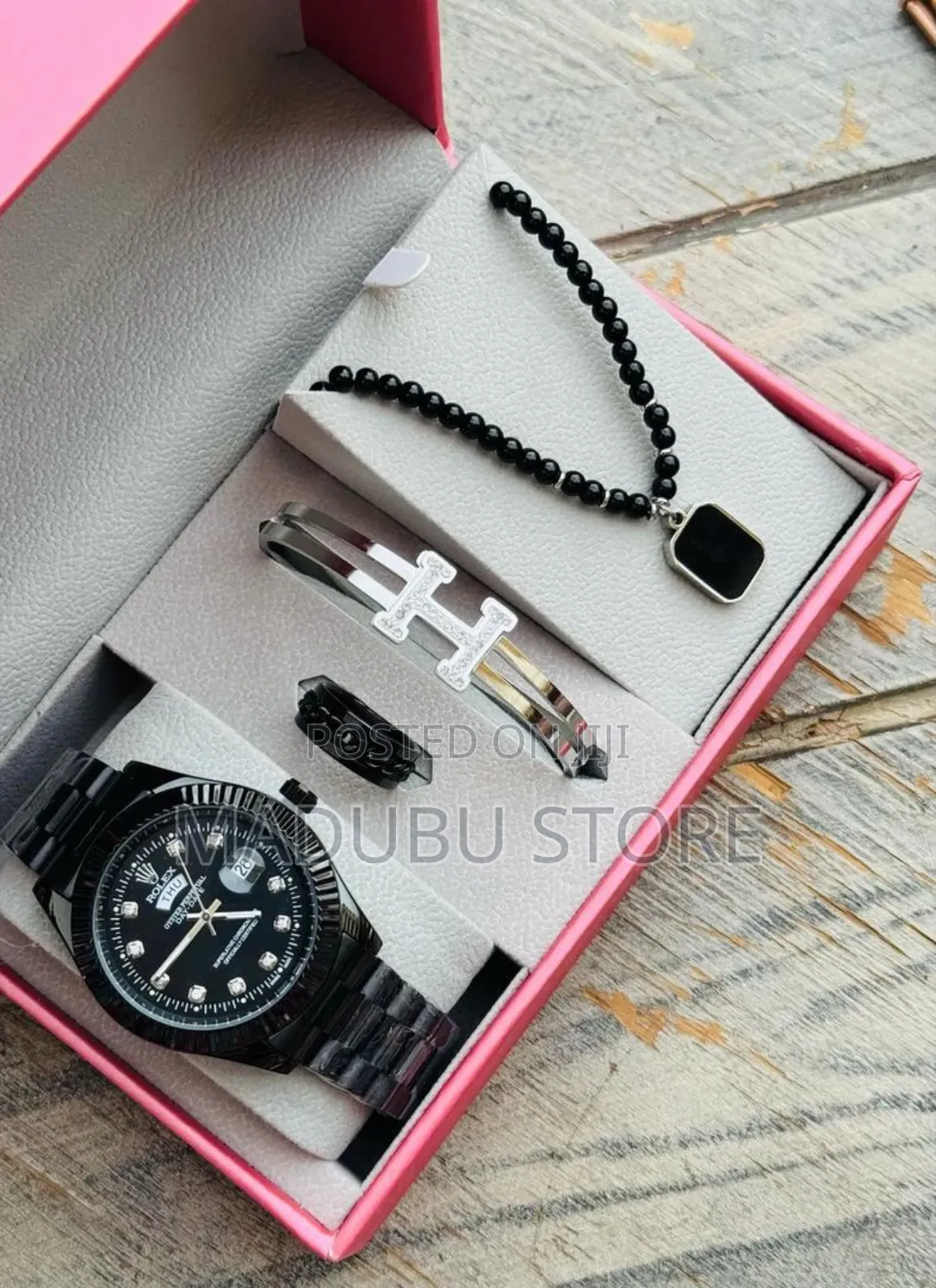 Men' Set of Watch, Bracelet and Necklace.