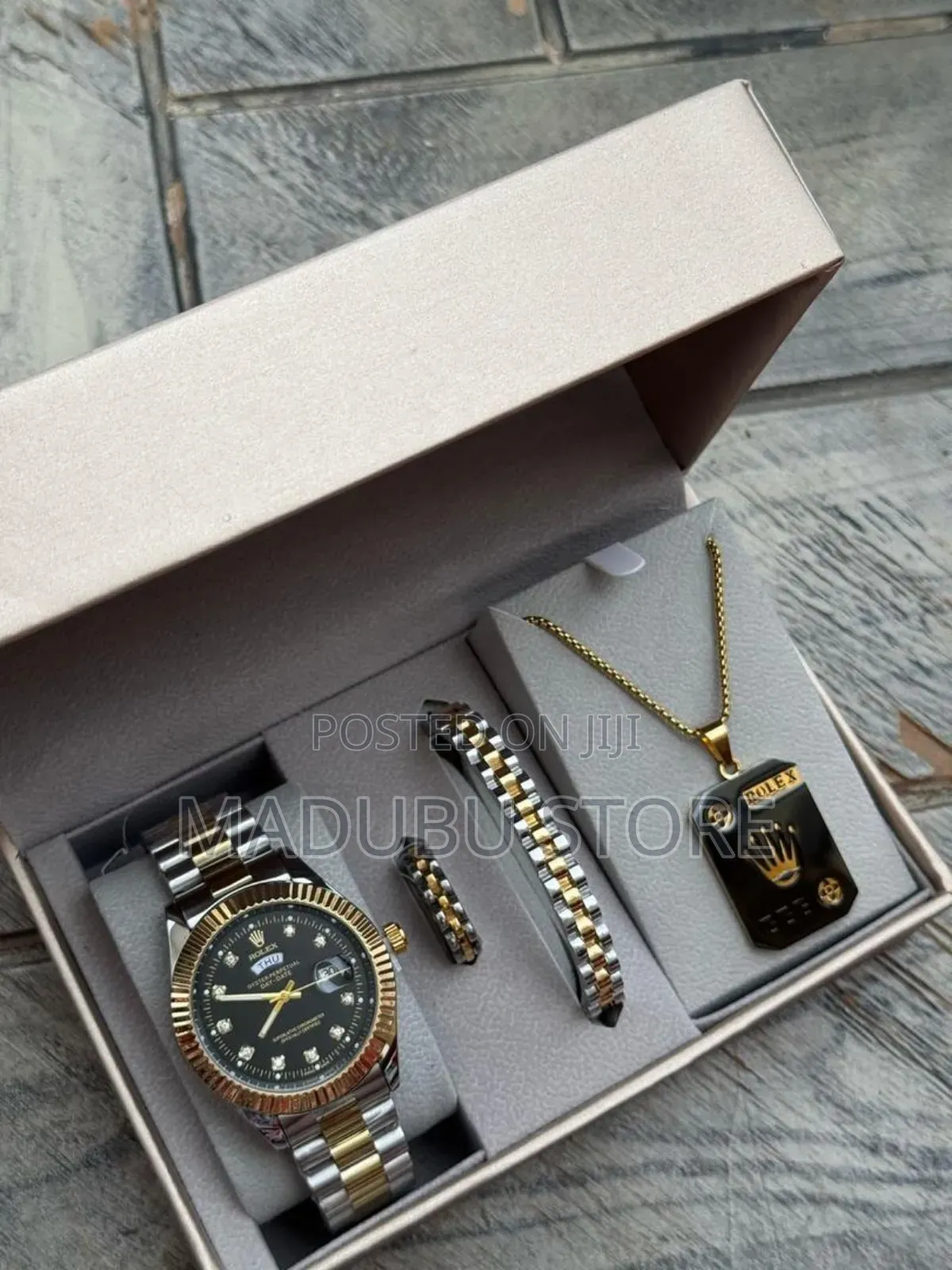 Men' Set of Watch, Bracelet and Necklace.