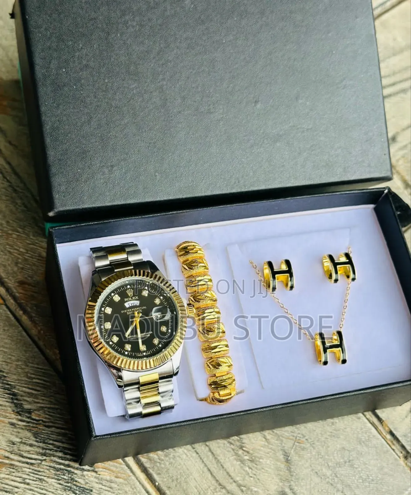 Women's Set of Watch, Bracelet, Earrings and Necklace