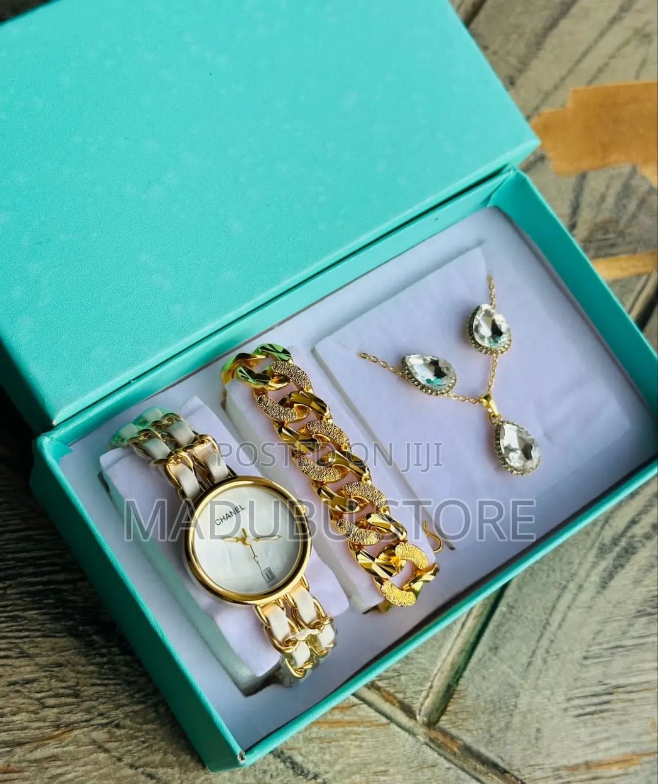 Women's Set of Watch, Bracelet, Earrings and Necklace