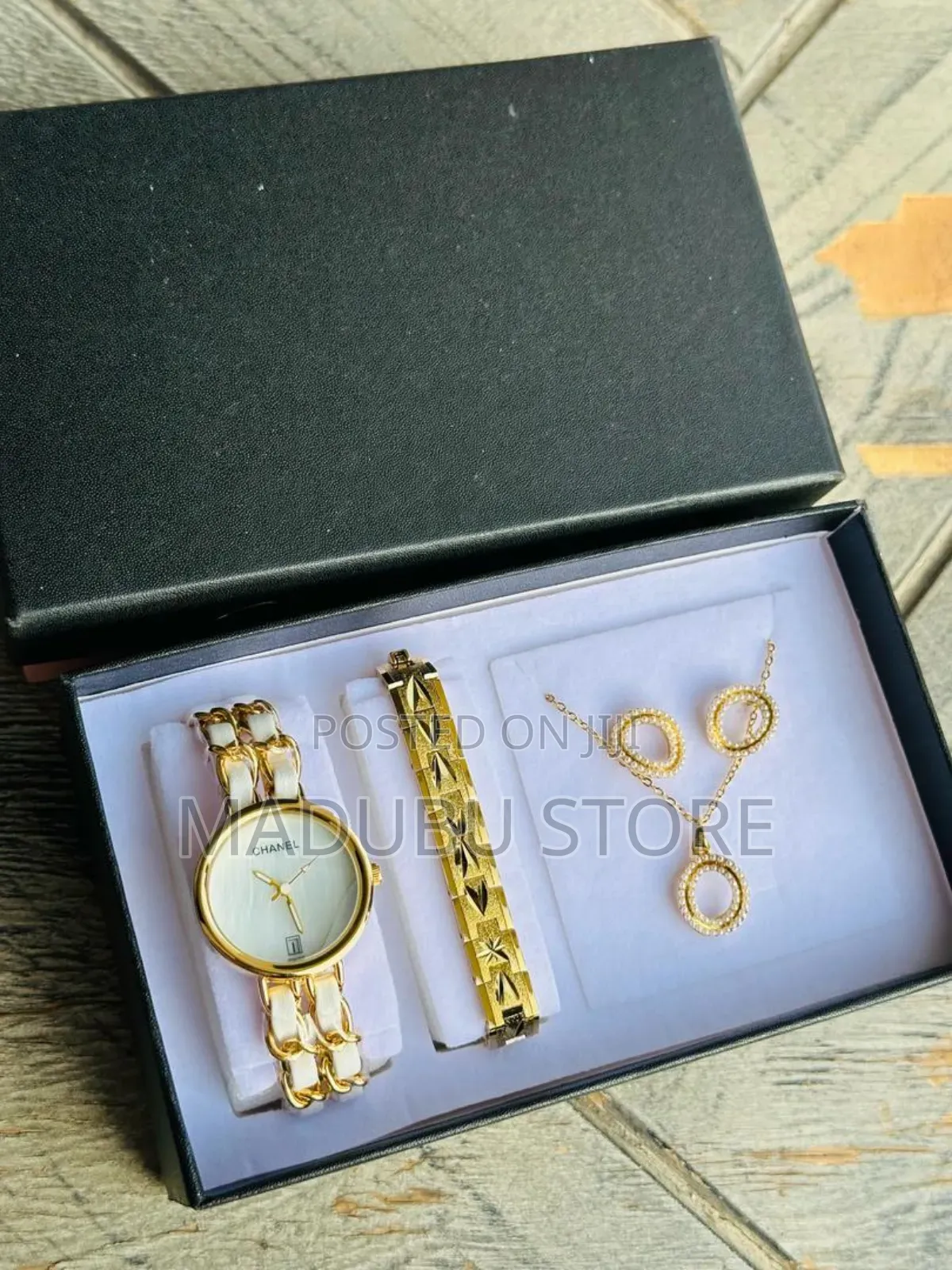 Women's Set of Watch, Bracelet, Earrings and Necklace