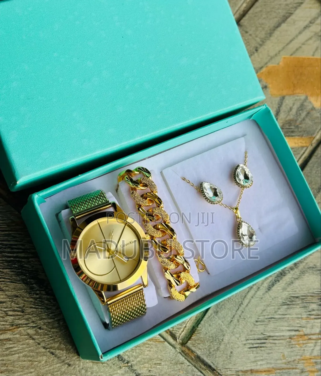 Women's Set of Watch, Bracelet, Earrings and Necklace