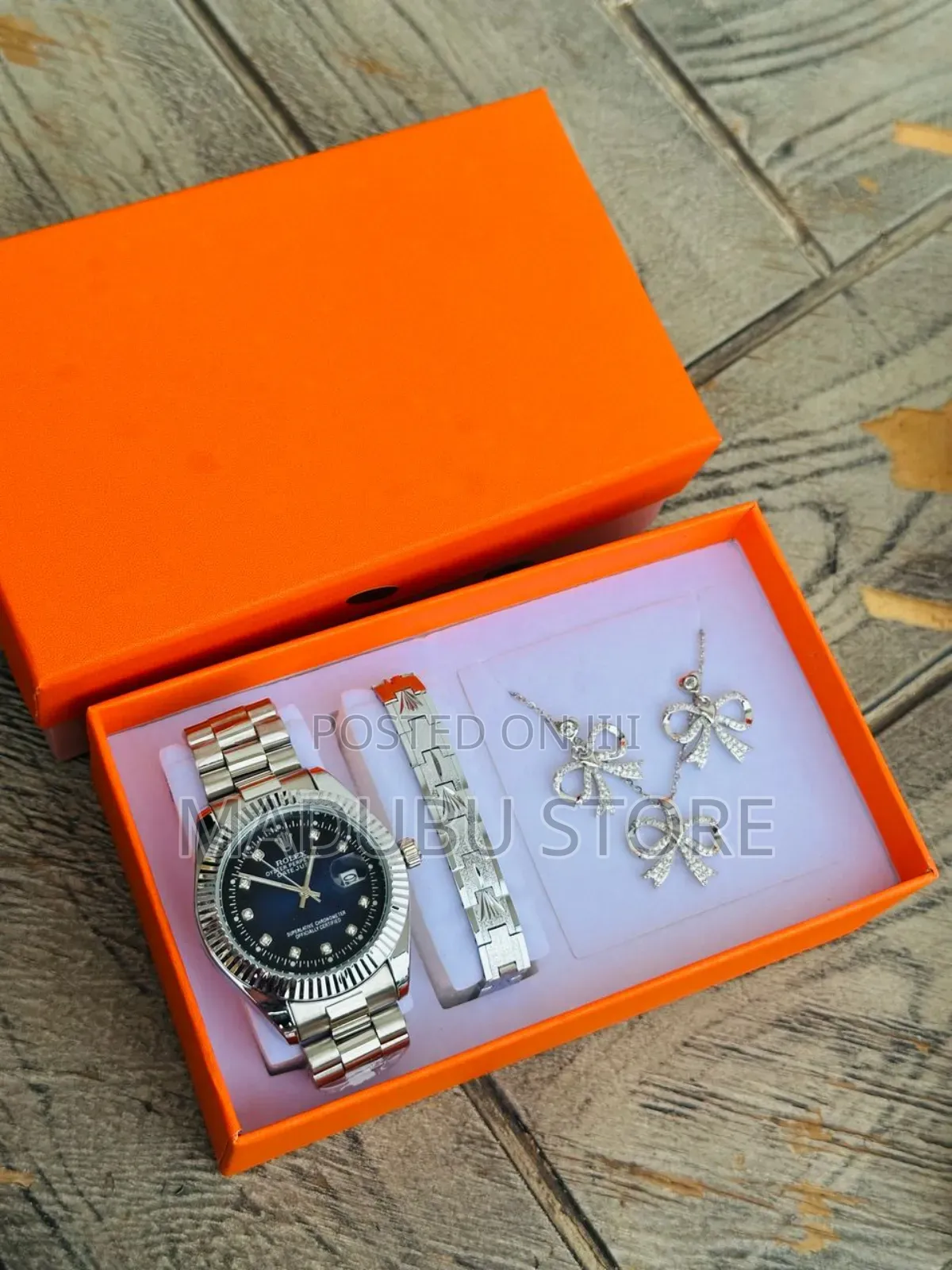 Women's Set of Watch, Bracelet, Earrings and Necklace