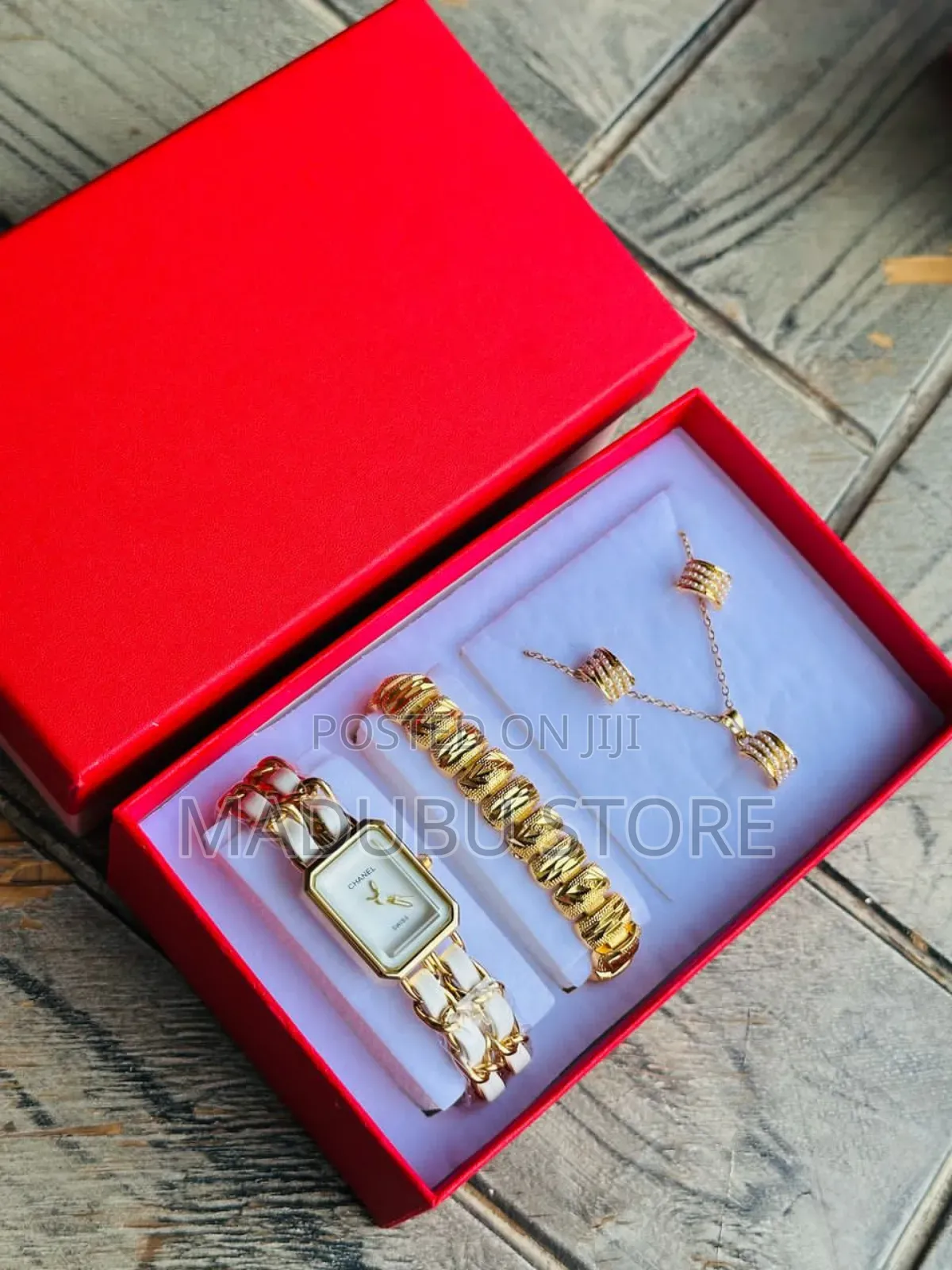 Women's Set of Watch, Bracelet, Earrings and Necklace