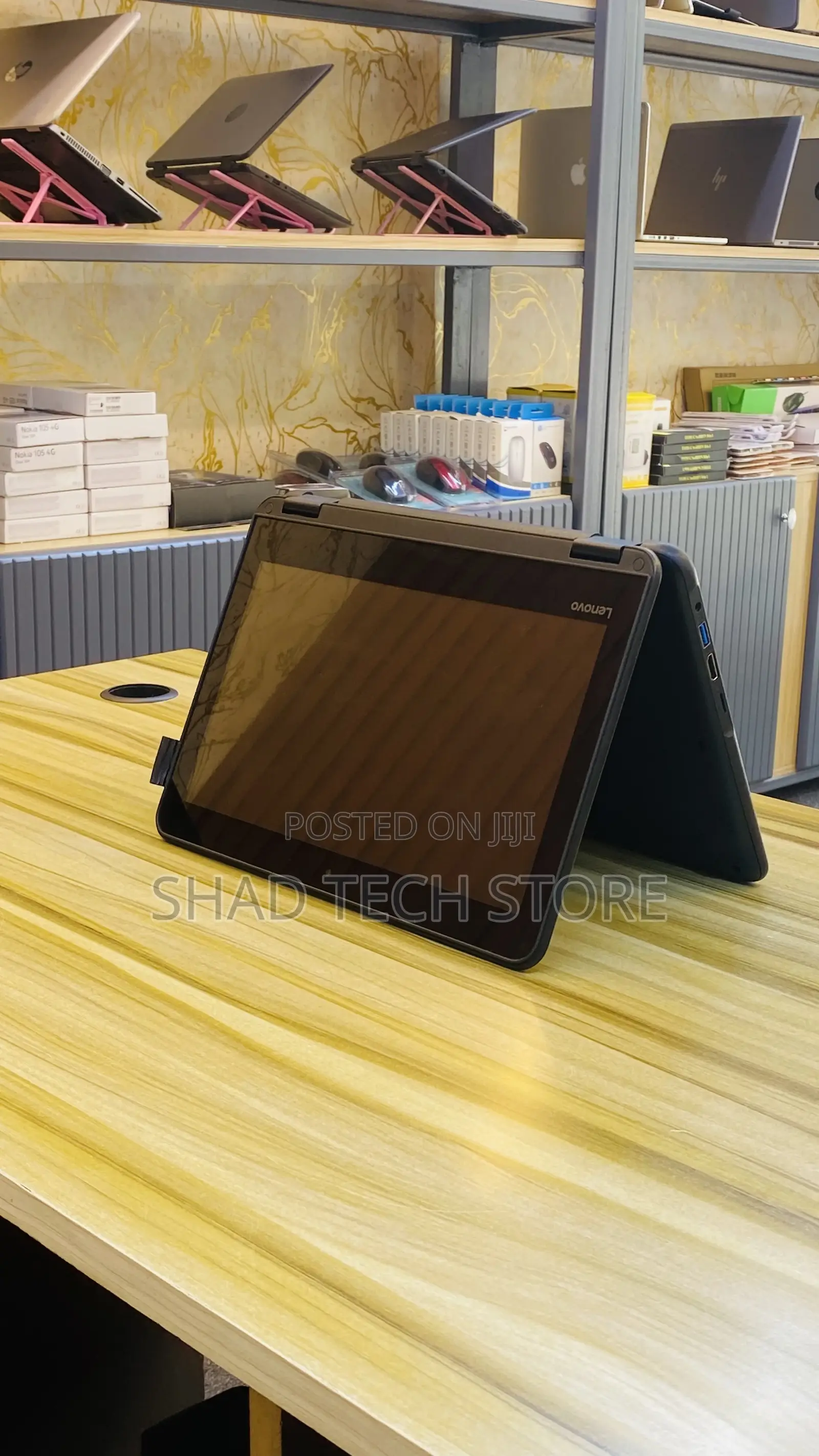 Laptop Lenovo 300e 4GB Intel Pentium SSD 128GB