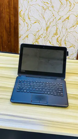 Laptop Lenovo 300e 4GB Intel Pentium SSD 128GB