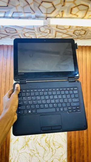 Laptop Lenovo 300e 4GB Intel Pentium SSD 128GB