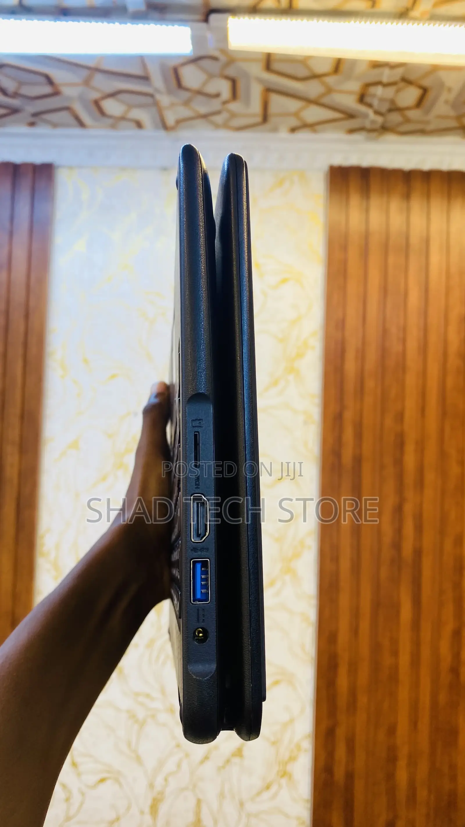 Laptop Lenovo 300e 4GB Intel Pentium SSD 128GB