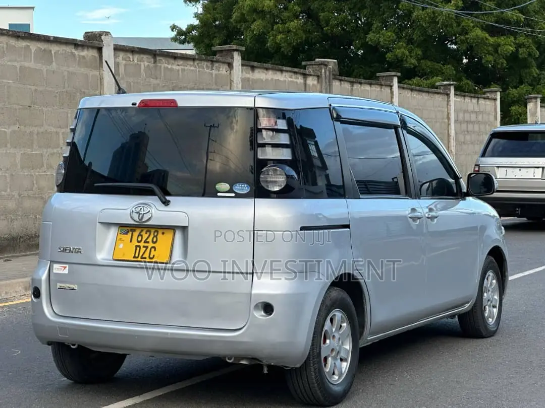 Toyota Sienta 2007 Silver