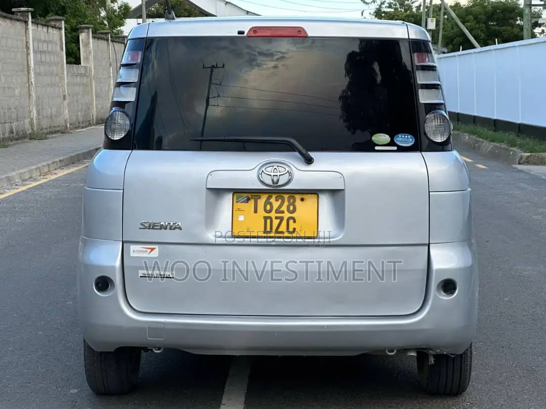 Toyota Sienta 2007 Silver