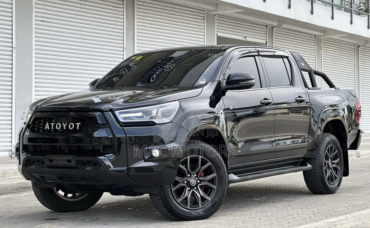 Toyota Hilux 2024 Black