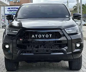 Toyota Hilux 2024 Black
