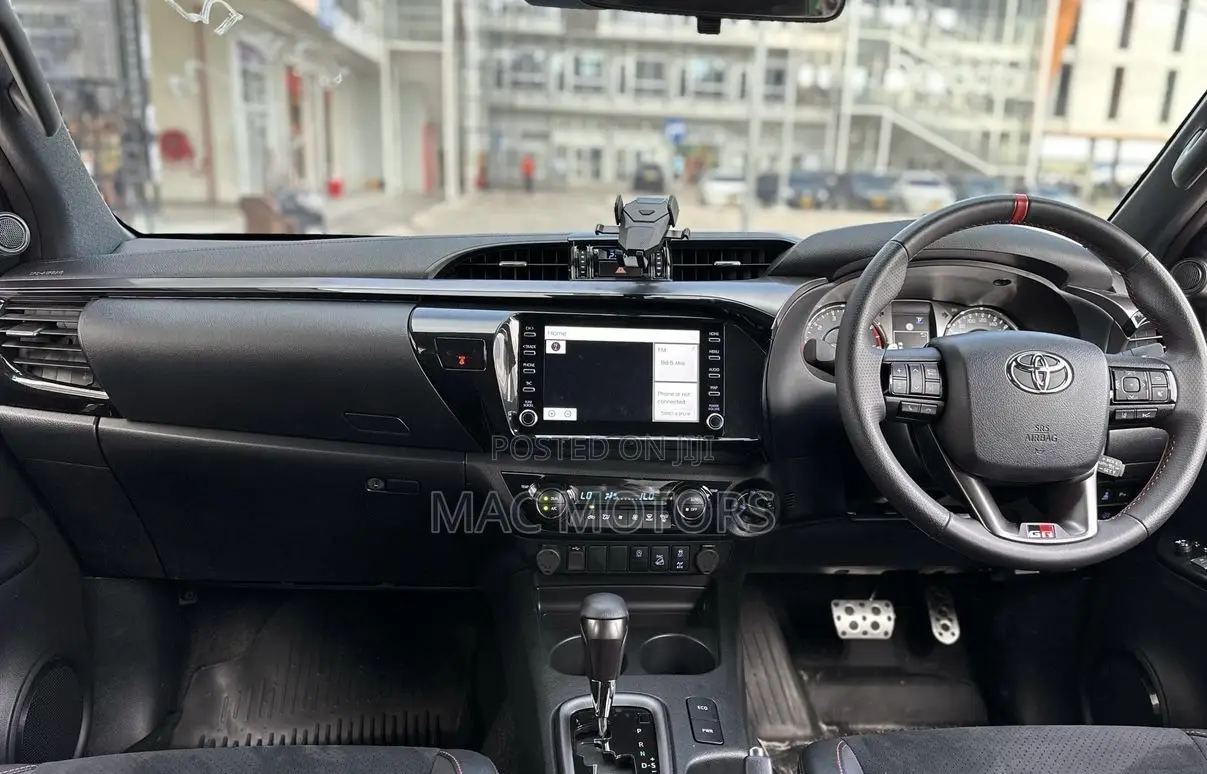Toyota Hilux 2024 Black