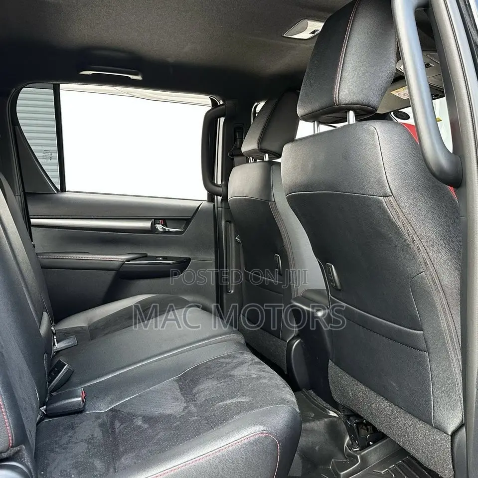 Toyota Hilux 2024 Black
