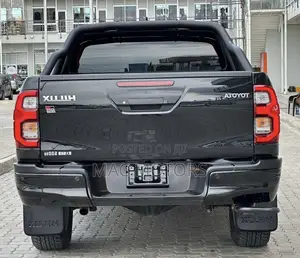 Toyota Hilux 2024 Black