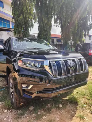 Toyota Land Cruiser Prado 2.8 2022 Black