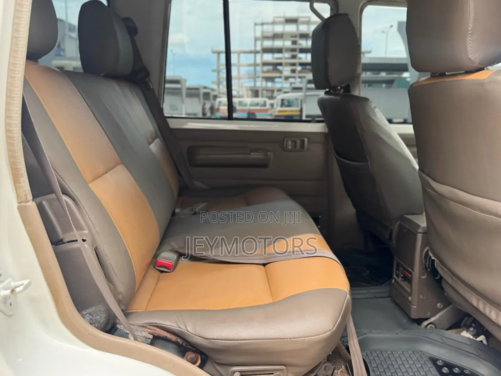 Toyota Land Cruiser 2011 White
