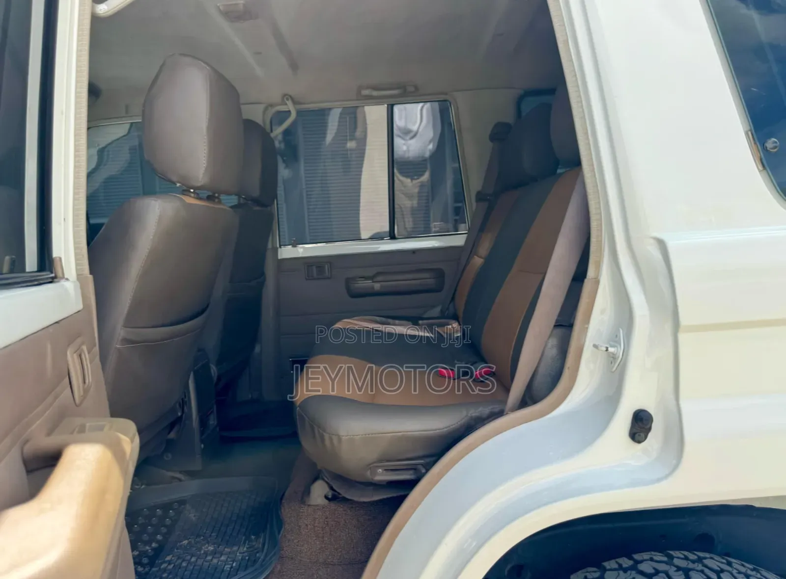 Toyota Land Cruiser 2011 White