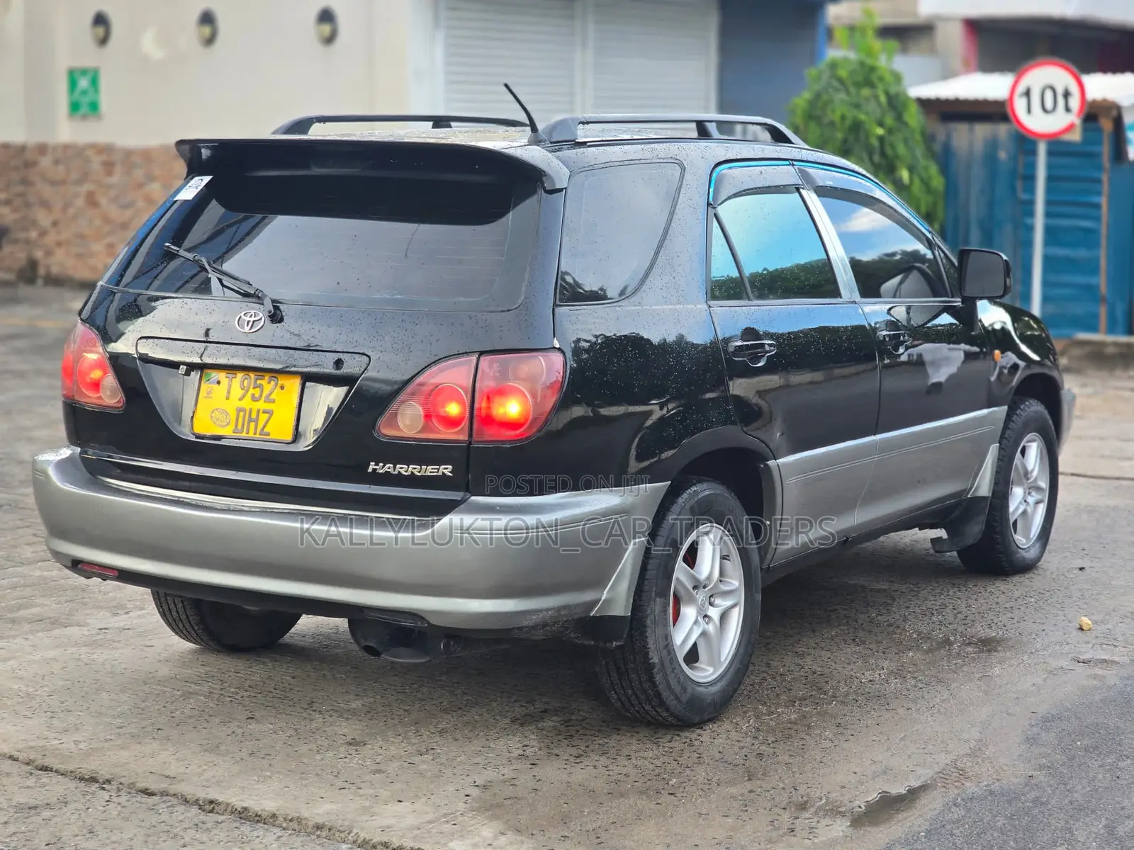Toyota Harrier 2000 Black
