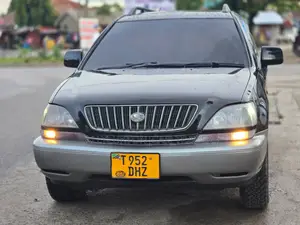Toyota Harrier 2000 Black