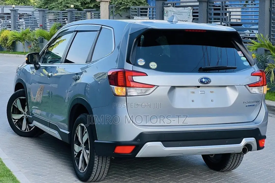 Subaru Forester 2019 Silver