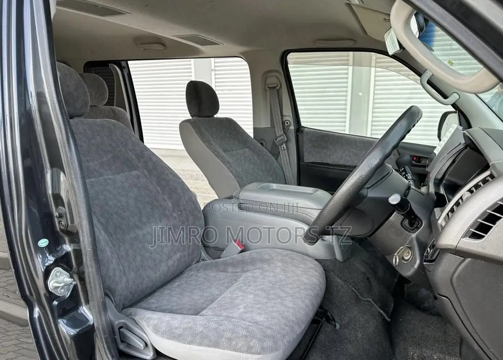 Toyota HiAce 2008 Black