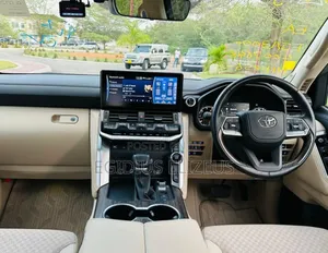 Toyota Land Cruiser 2022 White