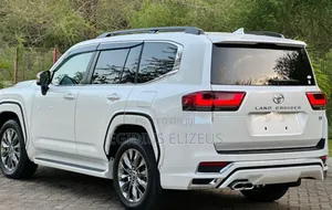 Toyota Land Cruiser 2022 White