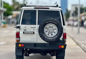 Toyota Land Cruiser 2011 White