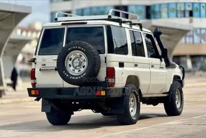 Toyota Land Cruiser 2011 White