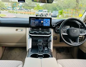 Toyota Land Cruiser 2022 Pearl