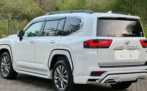 Toyota Land Cruiser 2022 Pearl
