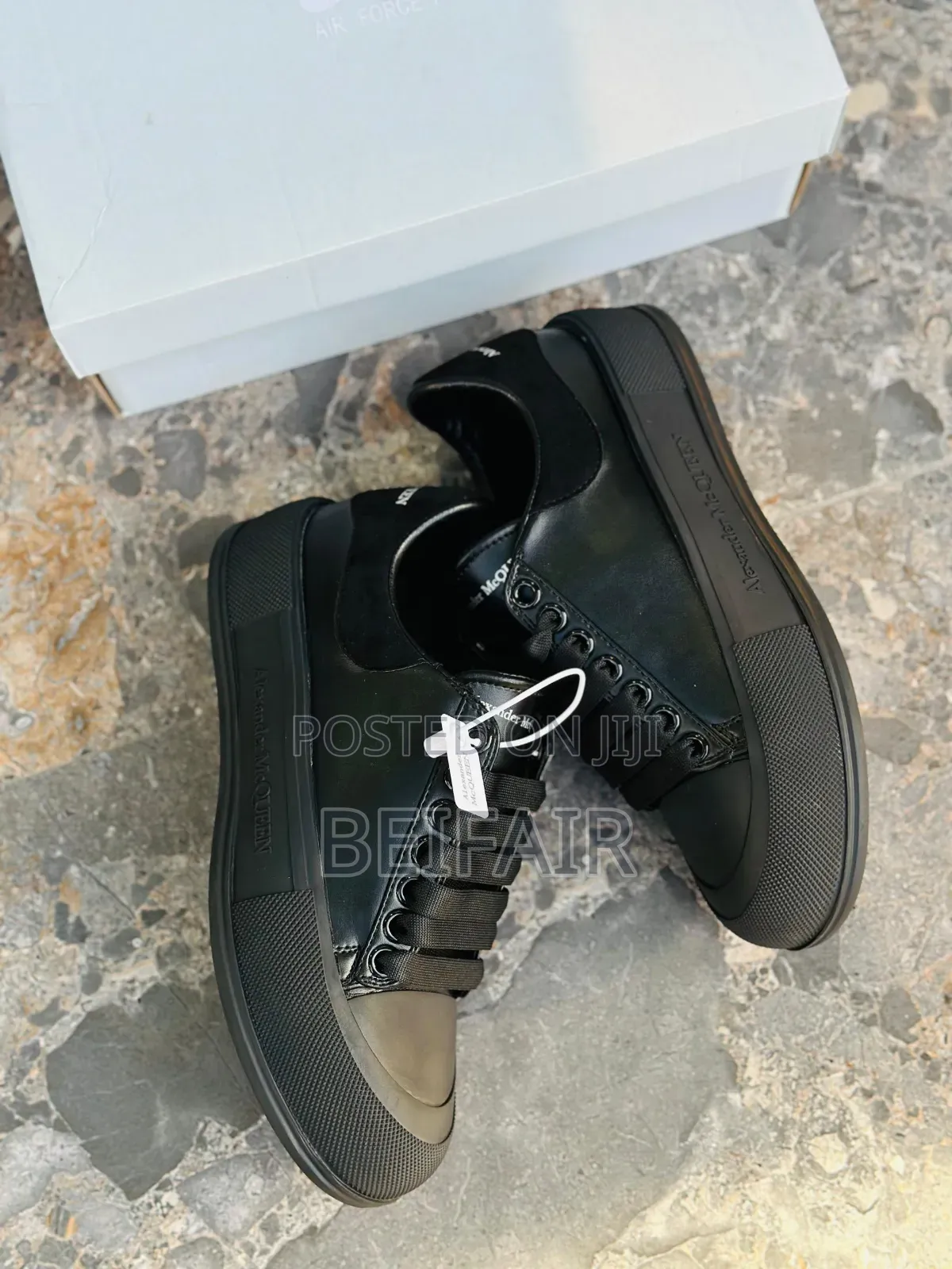 Aalexander McQeen Black and White | Full Black