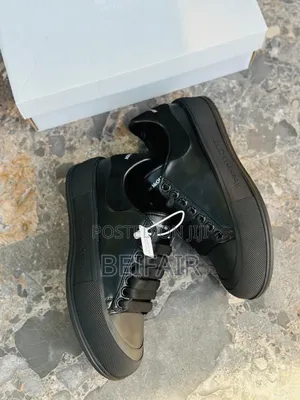 Aalexander McQeen Black and White | Full Black