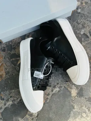 Aalexander McQeen Black and White | Full Black