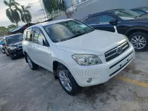 Photo - Toyota RAV4 2008 White