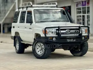 Toyota Land Cruiser 2011 White