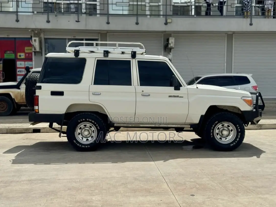 Toyota Land Cruiser 2011 White