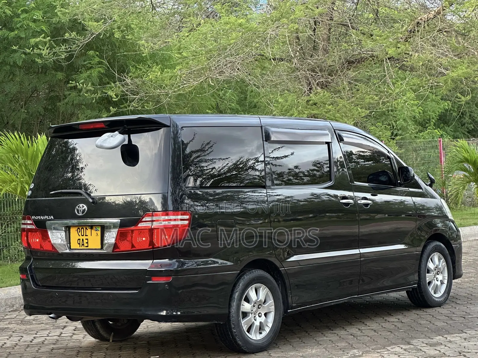Toyota Alphard 2.4 Petrol FWD 2006 Black