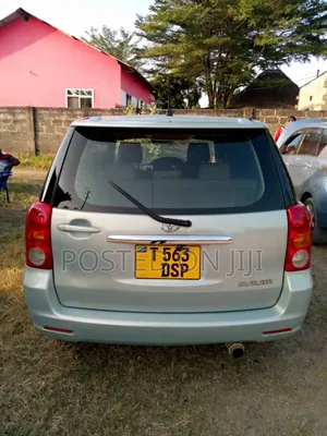 Toyota Raum 2005 Silver