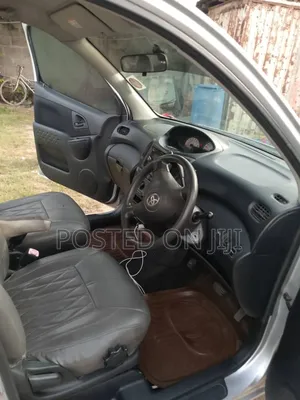 Toyota Fun Cargo 2004 Silver
