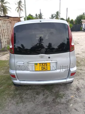 Toyota Fun Cargo 2004 Silver