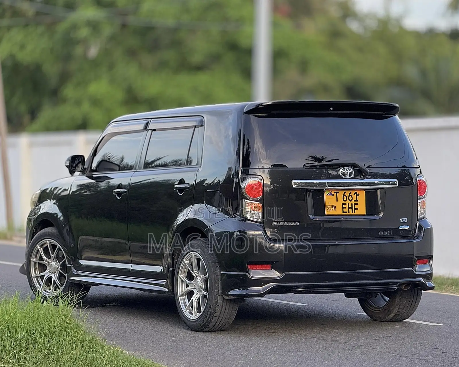 Toyota Corolla Rumion Hatchback 1.5 FWD 2010 Black